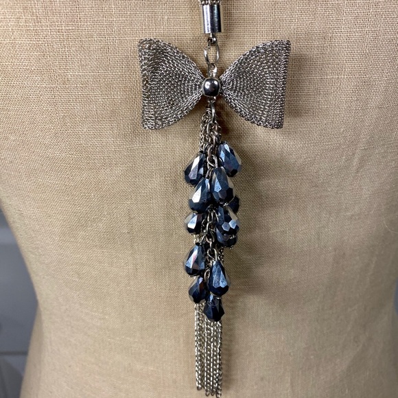 Beautiful Long Mesh Bow Necklace! - Picture 5 of 7